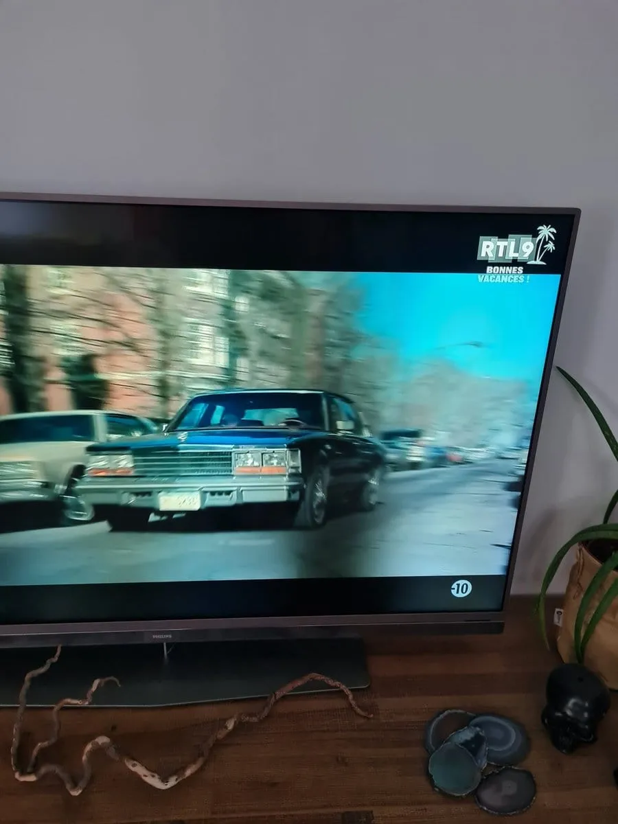 Une partie de l'écran de la TV s'assombri