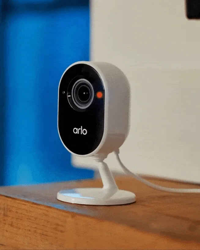 pourquoi la caméra arlo clignote en orange